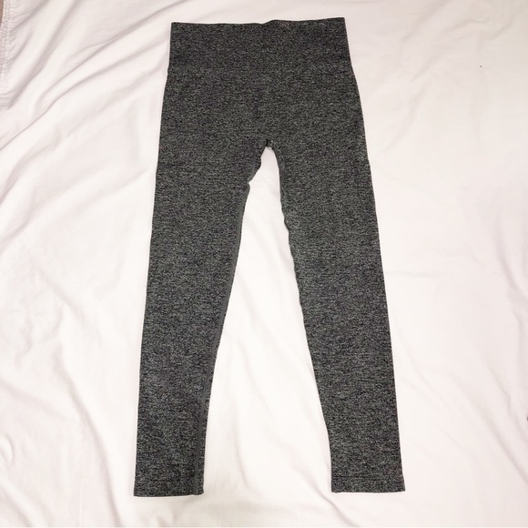 Seamless Compression Leggings Size Medium Heathered Dark Gray or Black Yoga - Picture 1 of 5